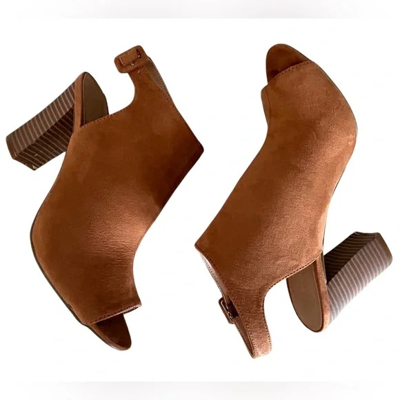 Madden Girl Beckkie Camel Brown Suede Peep Toe Heels Ankle Booties in Size 7.5 - Picture 1 of 9
